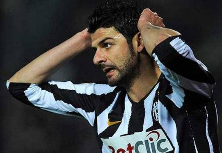 Sentencian a dos años de cárcel a exfutbolista italiano Iaquinta 