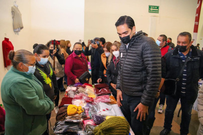 Inauguró Alcalde Bazar Invernal para apoyar a abuelitos creadores 