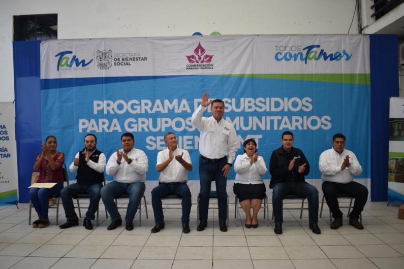 Lleva Gob Tam y Sebien beneficios a familias mantenses