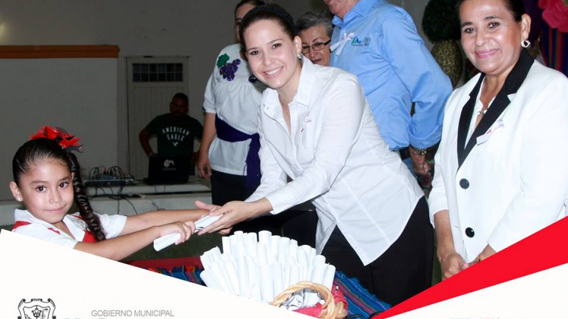 Entregan constancias en jardín de niños