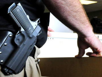 Ohio promulgará ley que permita a personal escolar portar armas 