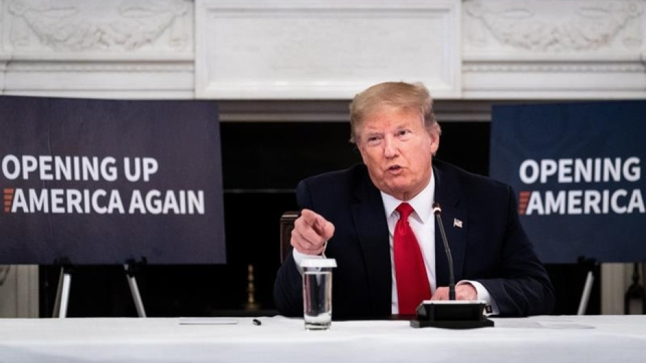 Trump pide a gobernadores “mano dura” contra manifestaciones; ofrece la ayuda militar