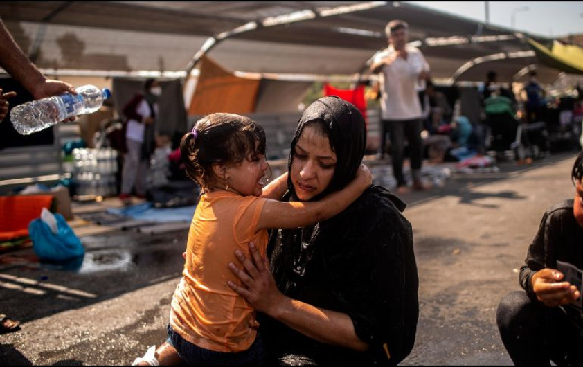 Detienen a migrantes por el incendio del campo de refugiados en Grecia