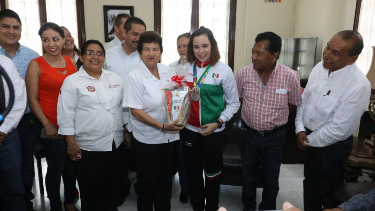 Reconoce Magdalena Peraza a Leida Damaris Juárez Aladro