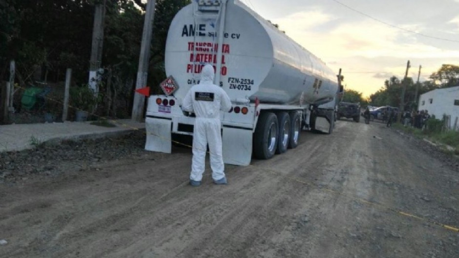 Aseguran tractocamión con hidrocarburo