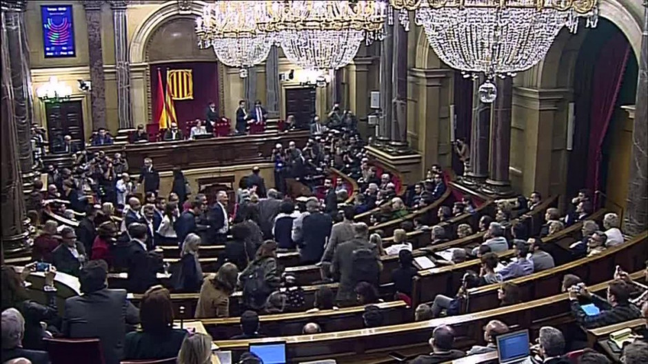 Parlamento de Cataluña declara la independencia