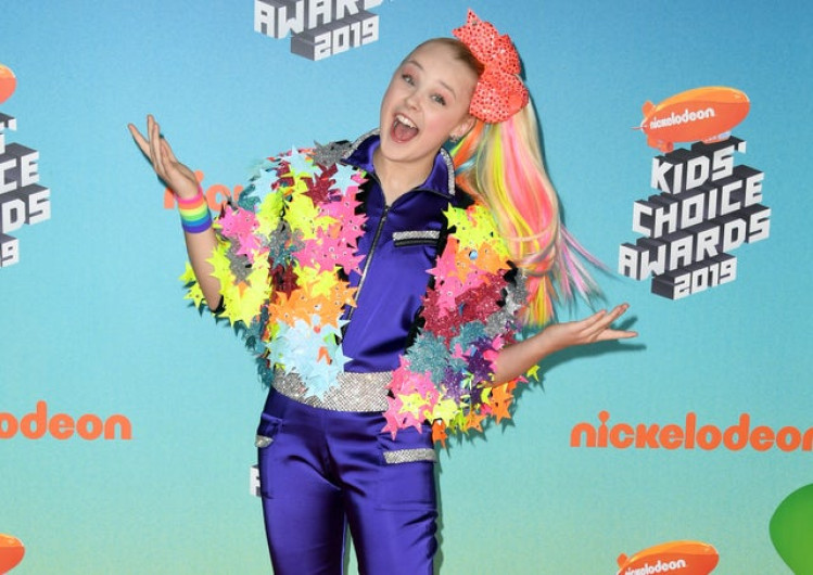 Jojo Siwa responde a las críticas sobre ‘contenido inapropiado’ en su juego de mesa