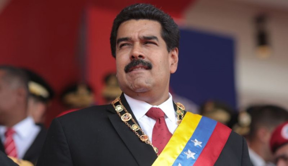 EPN da vergüenza, parece un empleado de Trump: Maduro 