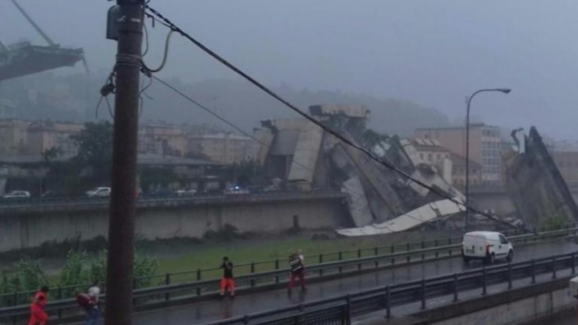 Al menos 22 muertos por el derrumbe de un puente en Génova, Italia