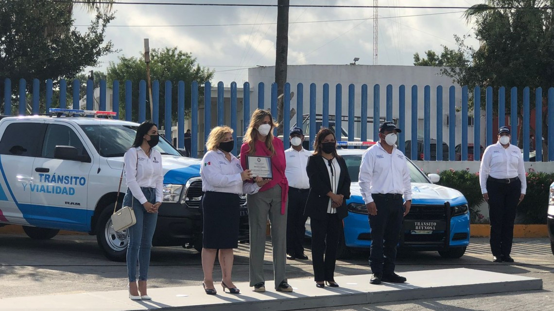 Entrega alcaldesa de Reynosa más patrullas a Tránsito y Vialidad