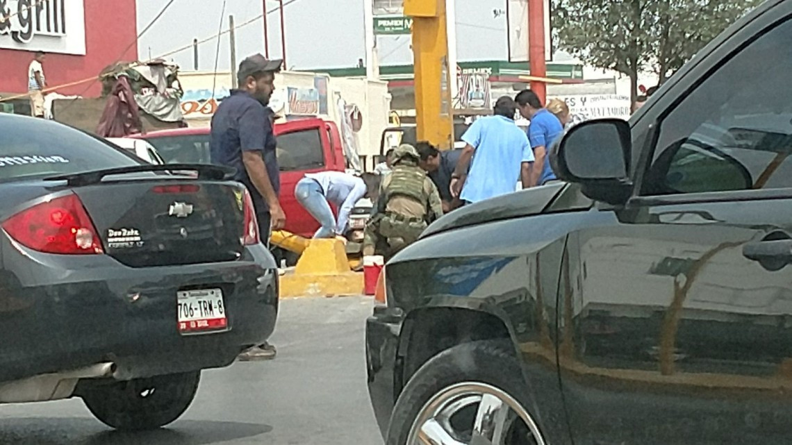 Vuelca camioneta de marinos en Río Bravo