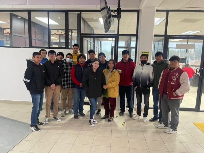 Aprenden estudiantes de la UTTN sobre procesos de manufactura automatizados en Visteon