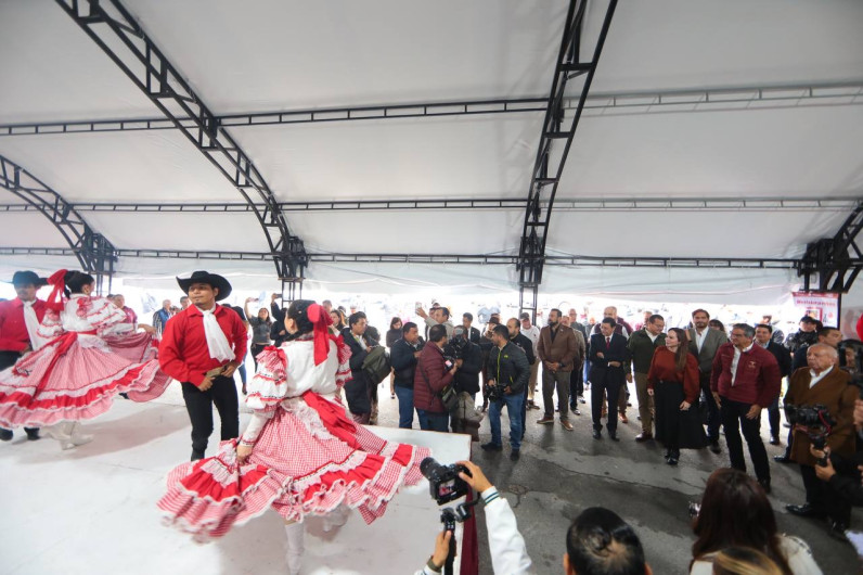 Brinda Gobierno Municipal un paso grato a paisanos con presentaciones artísticas y promoción de la ciudad 