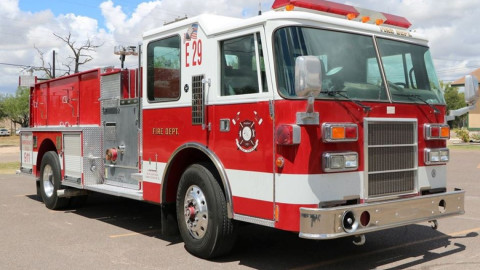 Donan camión de bomberos