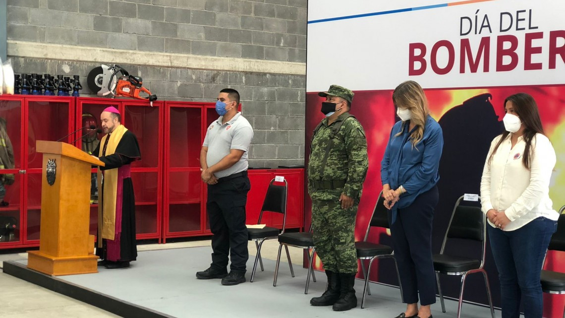 Celebran a bomberos en la nueva estación