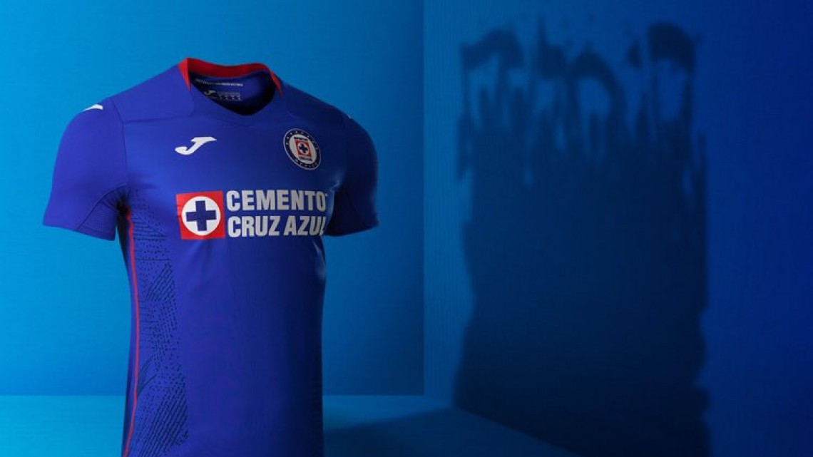 Cruz Azul presenta su nueva indumentaria para la temporada 2020-21