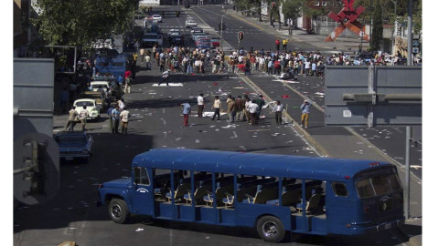 Alfonso Cuarón graba marcha en CDMX para “Roma”