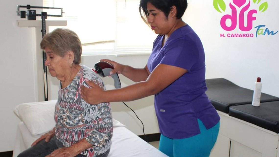 Realizan terapia semanal a abuelitos
