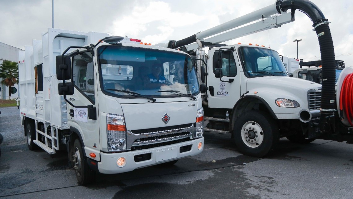 Entrega Alcaldesa Maki Ortiz maquinaria y equipo por más de 42 MDP