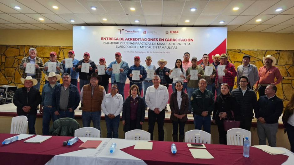 Acreditan a productores de mezcal en inocuidad