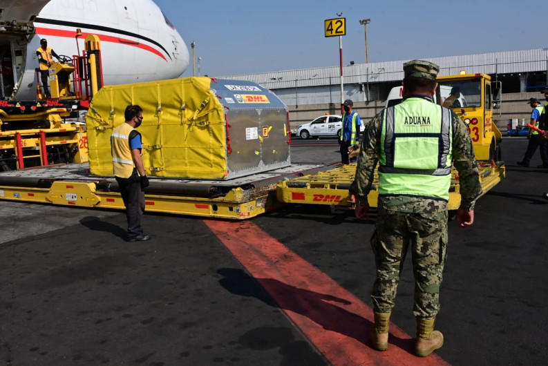 Arriban a México más de 250 mil dosis de la vacuna contra el COVID-19 de Pfizer 