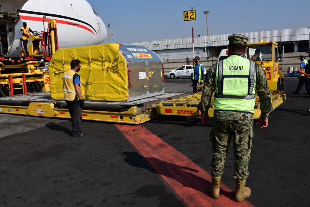 Arriban a México más de 250 mil dosis de la vacuna contra el COVID-19 de Pfizer 