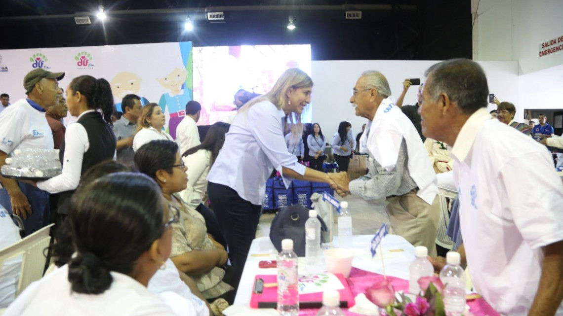 Celebra Maki a abuelitos en su día