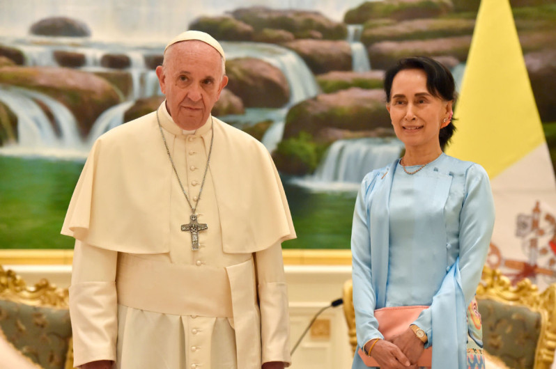 Papa Francisco llama a unirse en la diversidad en Myanmar