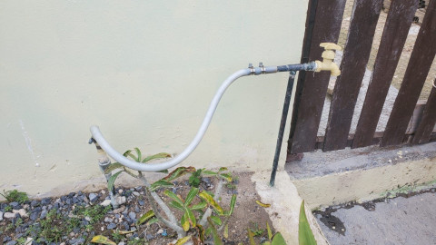 Invita COMAPA a regularizarse y evitar multas por tomas clandestinas 