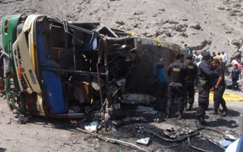  Accidente de autobús en Perú deja al menos 12 muertos y 15 heridos