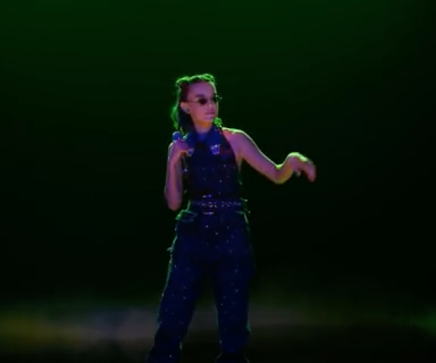 Millie Bobby Brown rapeando con Jummy Fallon