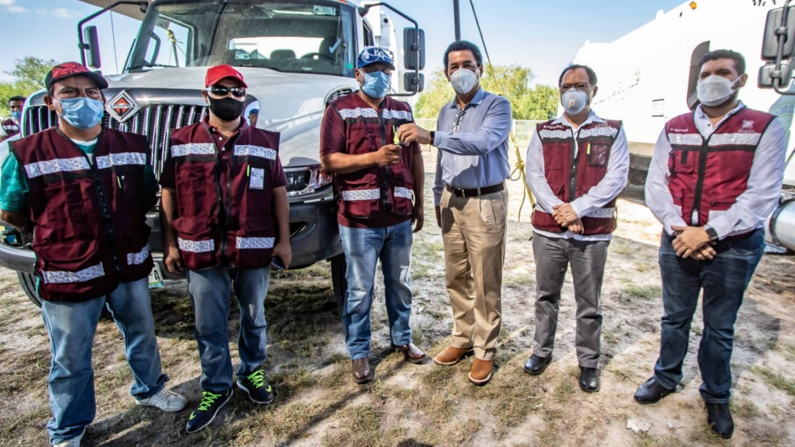 Entrega Alcalde cuatro camiones compactadores de basura