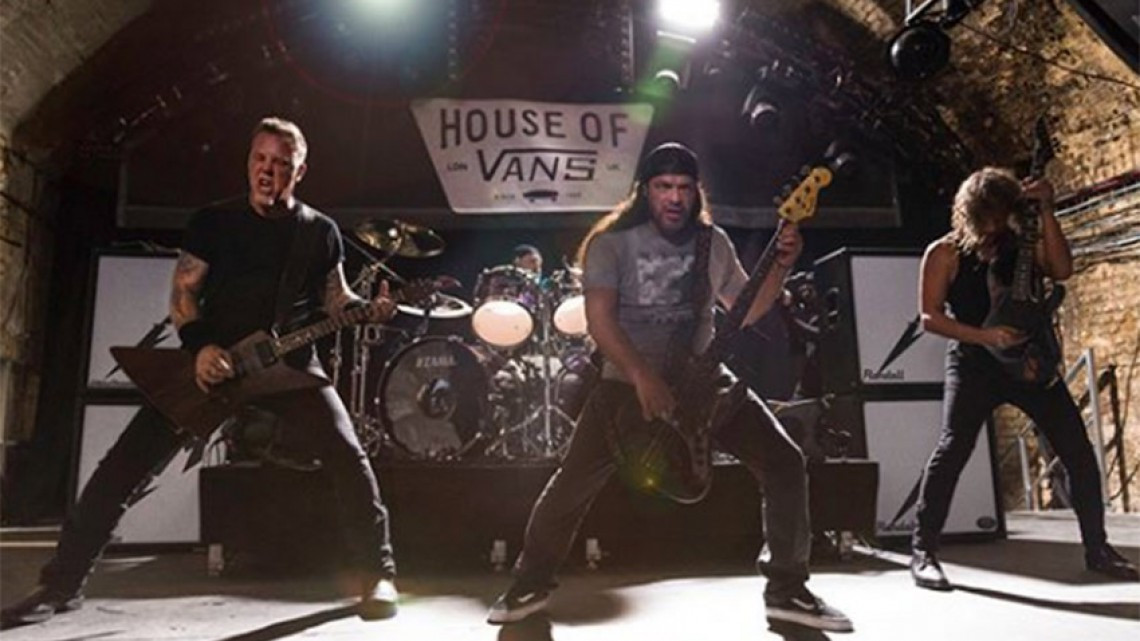 Metallica lanza línea de tenis con Vans