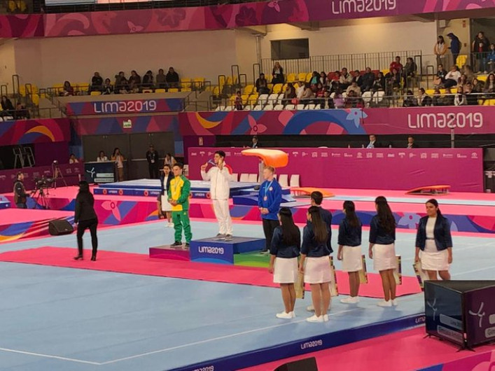  Isaac Núñez hace historia en las barras paralelas al obtener la medalla de oro