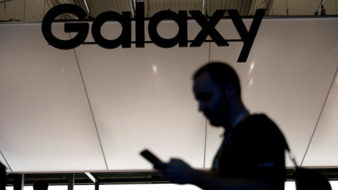 Demanda a Samsung por “engañar sobre resistencia de teléfonos en el agua” 