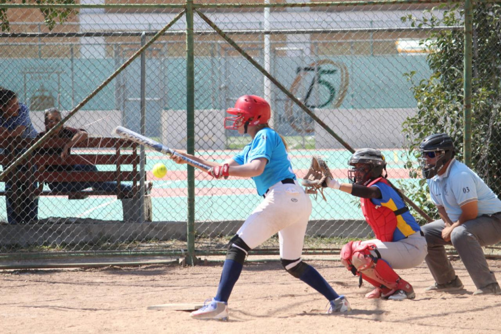 Termina UAT participación en softbol
