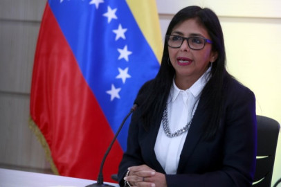 Venezuela anuncia cierre total  y temporal de frontera con Colombia
