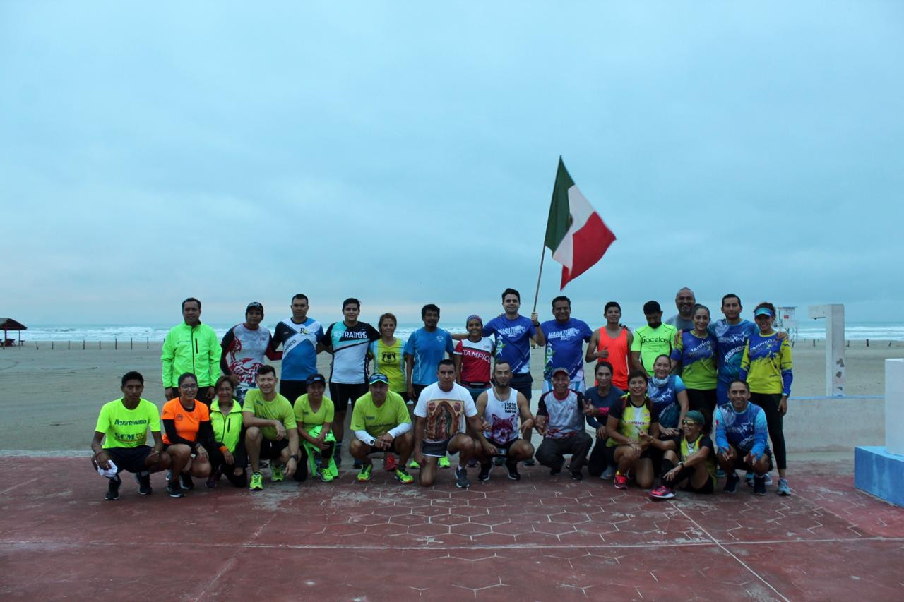 Realizan trote con diversos grupos de corredores de la zona conurbada