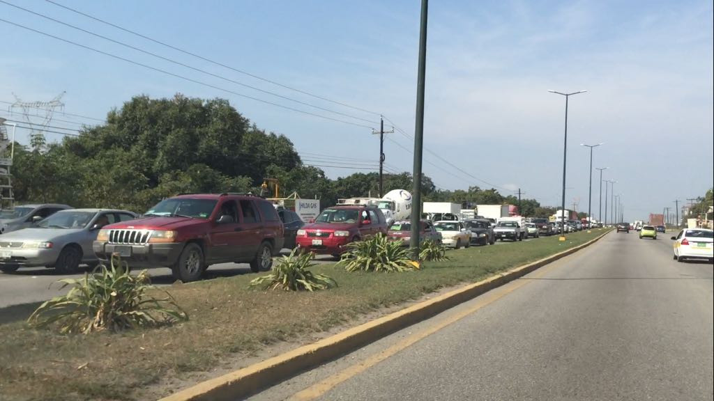 Congestionamiento vial por obra de reencarpetado