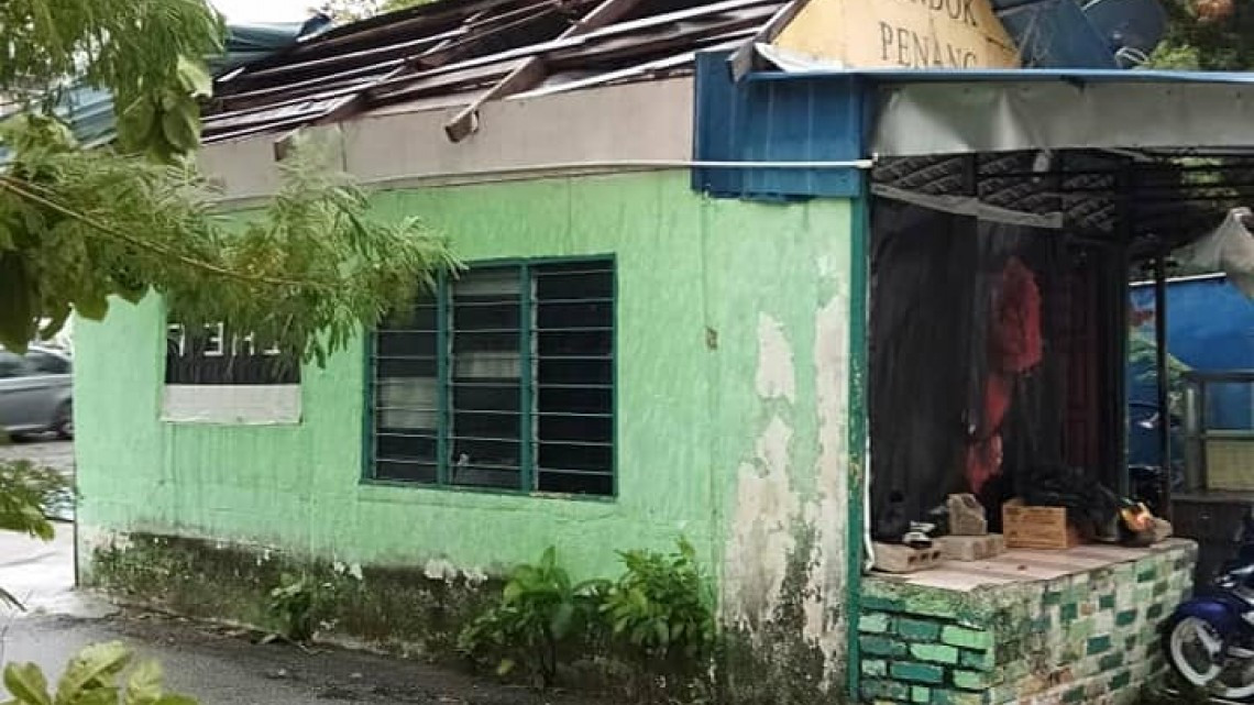 Graban sorprendente tromba en Malasia