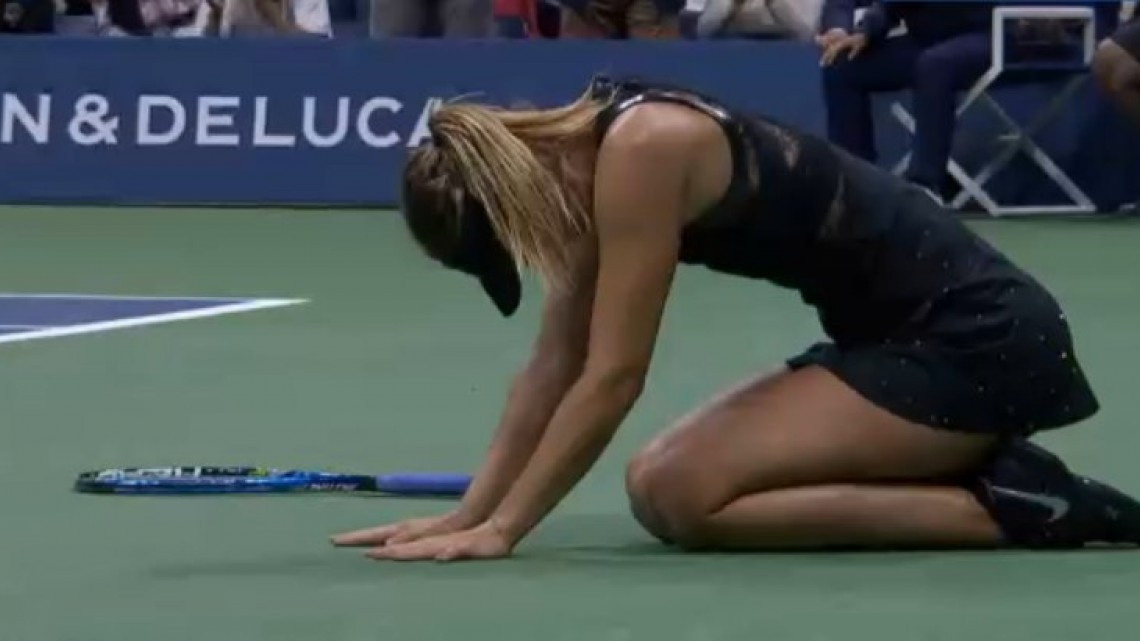 María Sharapova elimina a Simona Halep en su regreso a un Grand Slam