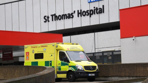 Boris Johnson, “continúa mejorando” de la Covid-19 