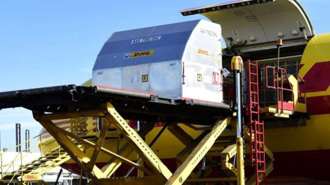 Arriban a México 487 mil 500 vacunas contra el COVID-19 de Pfizer  