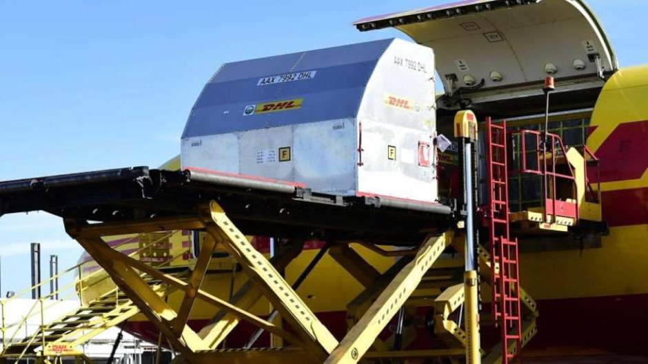 Arriban a México 487 mil 500 vacunas contra el COVID-19 de Pfizer  