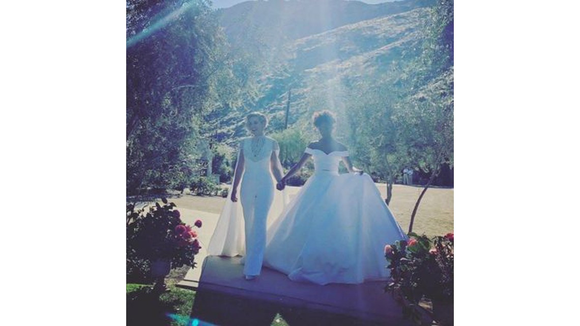 Se casan actriz y guionista de "Orange is the New Black"