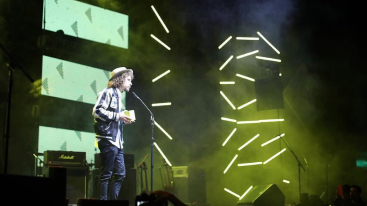 Luisito Comunica gana el premio de Líder Digital en los Eliot Awards 