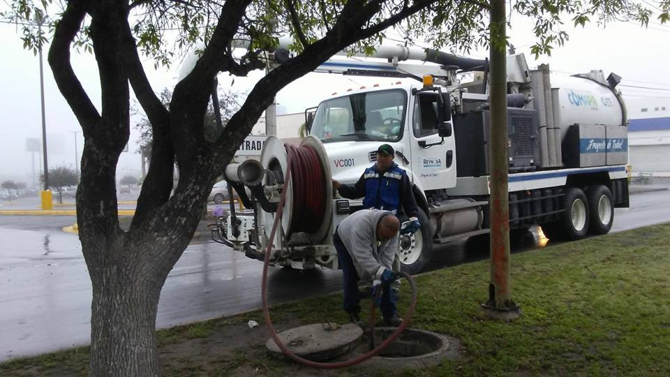 Comapa trabaja con equipo vactor