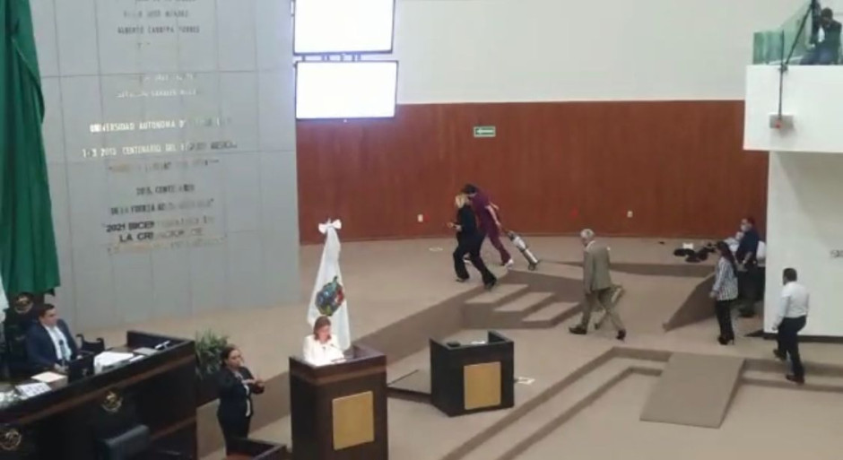 Declaran grave a  diputada Casandra de los Santos tras desvanecerse durante sesión del Congreso