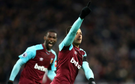 Chicharito rescata al West Ham de la derrota