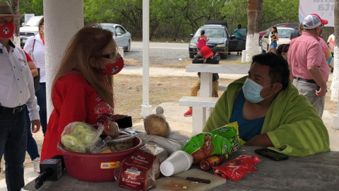 Inicia campaña política de Dinorah Garza en "La Playita".
